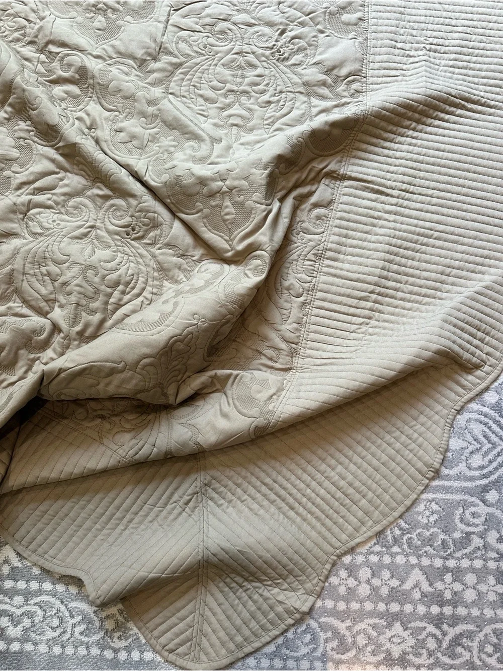 Oversized King Neutral Beige Sage Quilted Bedspread Scalloped Edges 115” x 120”